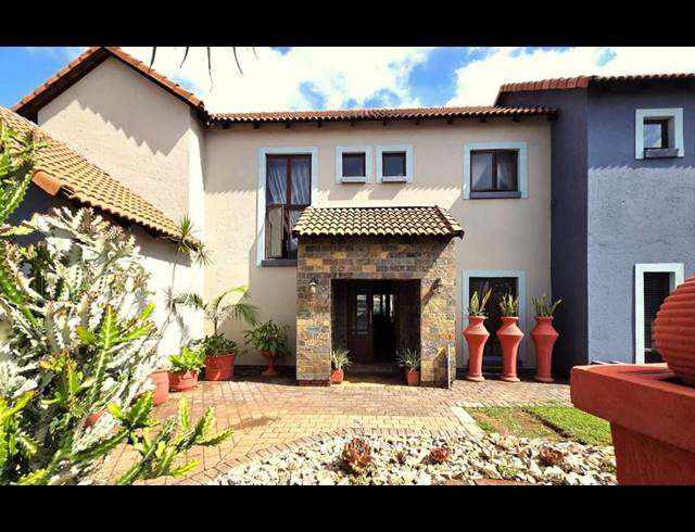 5 BEDROOM HOUSE FOR SALE IN ZAMBEZI COUNTRY ESTATE